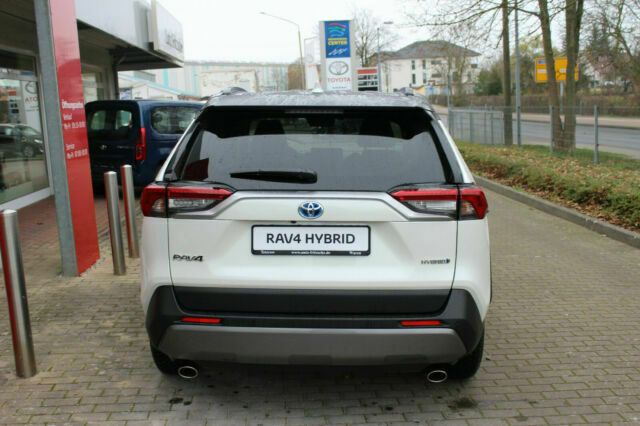 Toyota RAV4 Hybrid • 2020 • 45,000 km 3