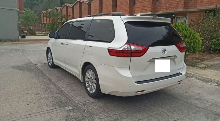 Toyota Sienna • 2015 • 100,000 km 4