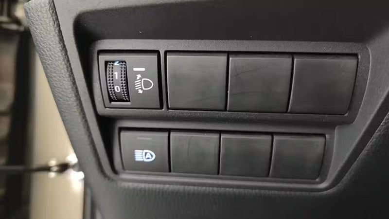 Toyota Yaris • 2023 • 8,944 km 10