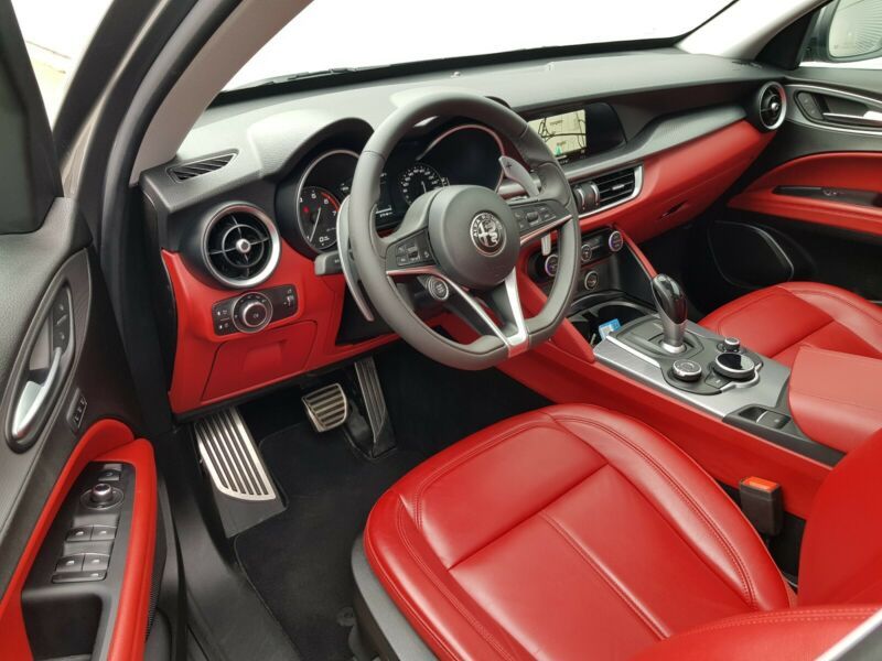 Alfa Romeo Stelvio • 2018 • 27,000 km 5