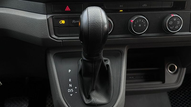 Volkswagen Caravelle • 2021 • 99,728 km 3