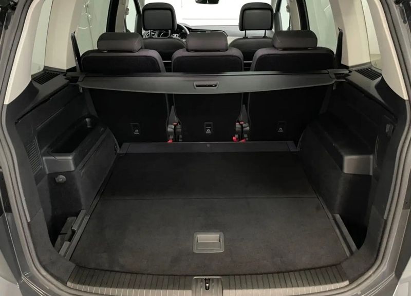 Volkswagen Touran • 2021 • 82,000 km 14