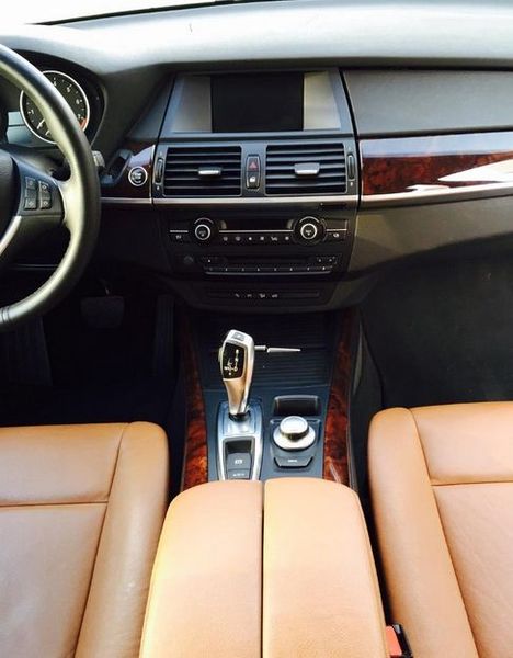 BMW X5 • 2010 • 130,000 km 6