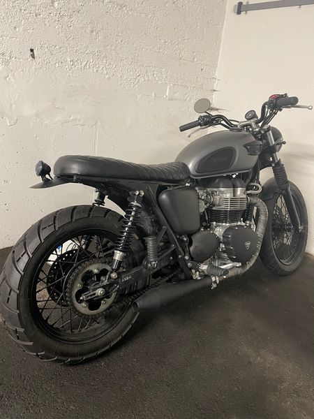 Triumph bonneville t100 • 2002 • 5,000 km 2
