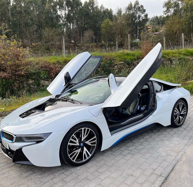 BMW i8 • 2022 • 27,000 km 2