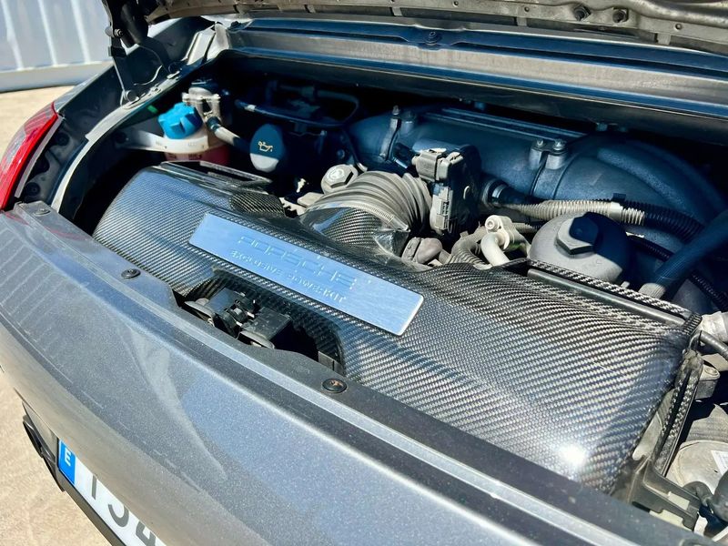 Porsche 997 • 2009 • 146,000 km 3