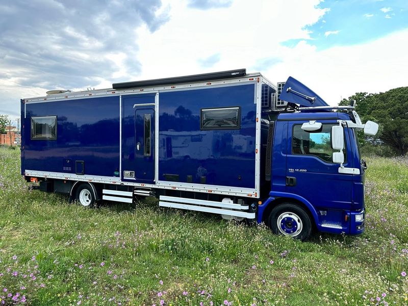 Mercedes-Benz 210 Van • 2017 • 195,000 km 5