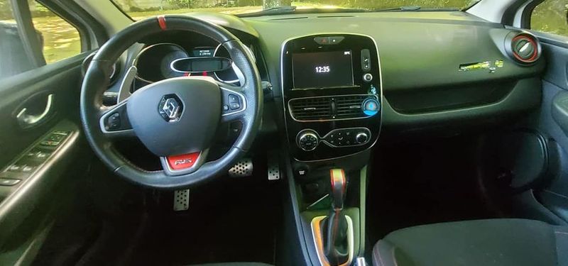 Renault Clio • 2015 • 60,000 km 4