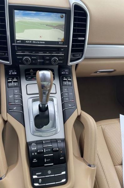 Porsche Cayenne • 2014 • 102,000 km 3