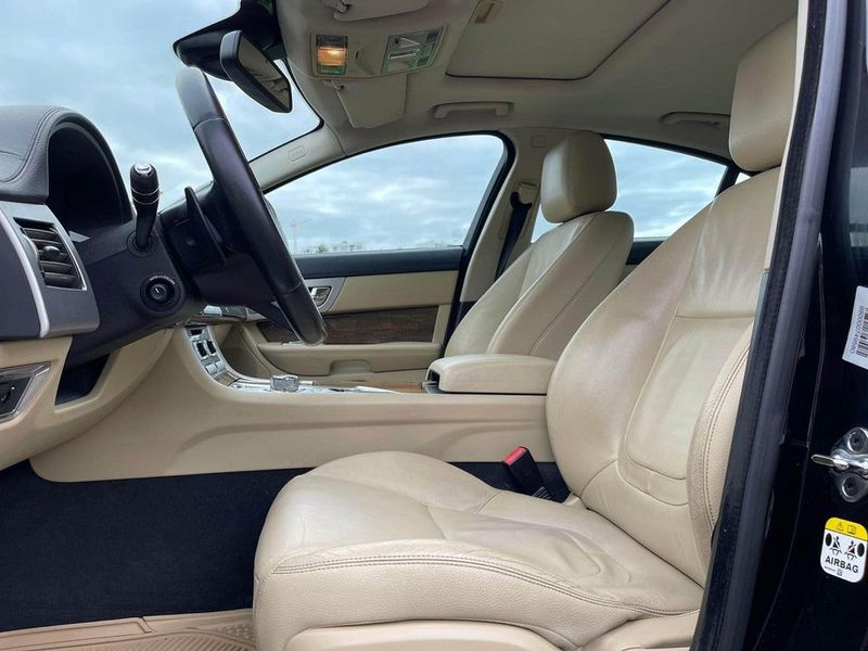 Jaguar XF • 2012 • 198,000 km 3