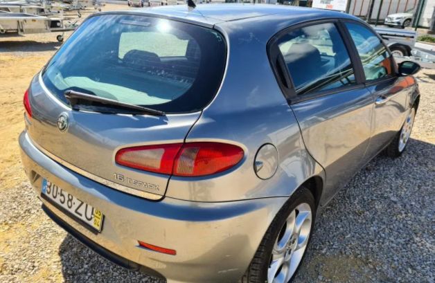 Alfa Romeo 147 • 2005 • 219,000 km 2