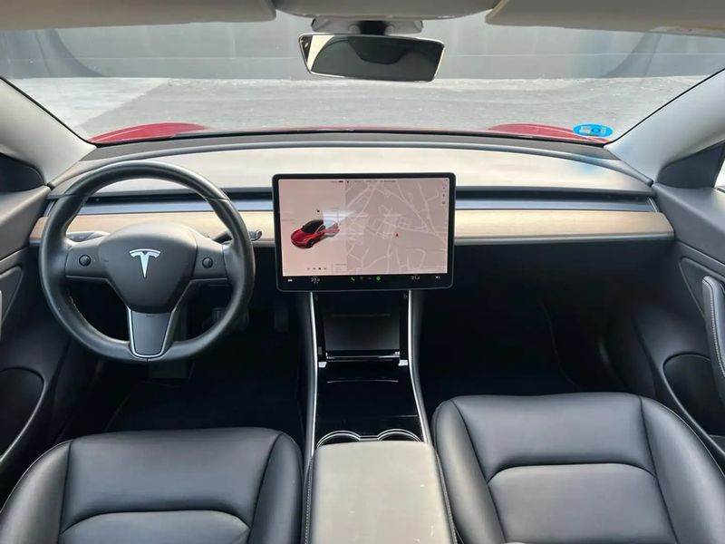 Tesla Model 3 • 2019 • 22,000 km 5