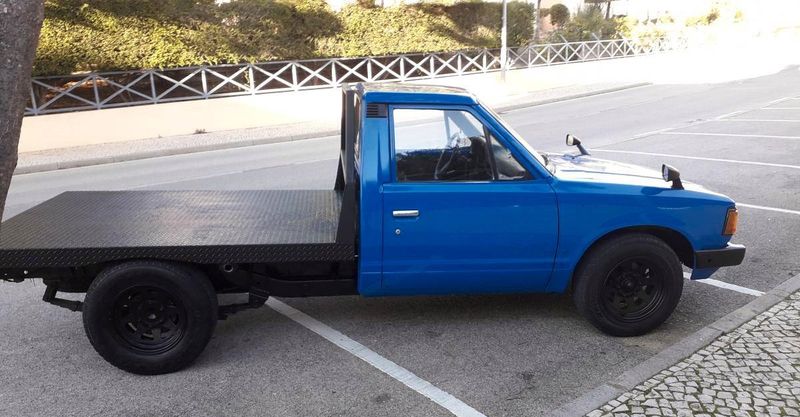 Nissan Pickup • 1983 • 200,000 km 2