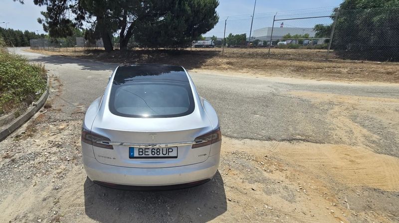 Tesla Model S • 2018 • 275,000 km 3