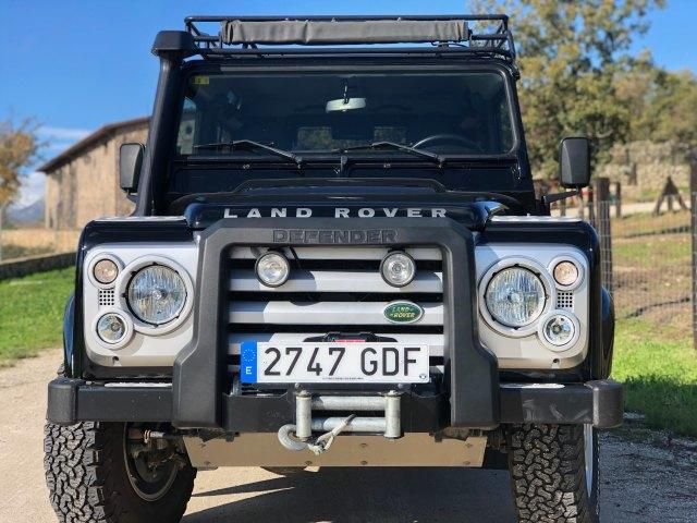 Land Rover Defender • 2008 • 110,000 km 3