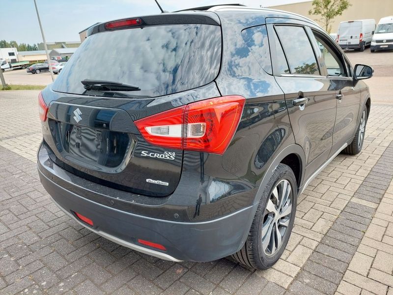 Suzuki SX4 • 2018 • 141,000 km 3