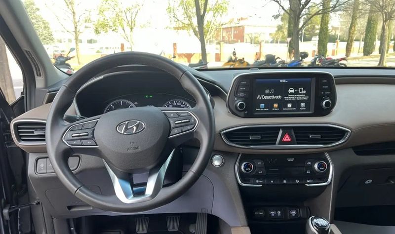 Hyundai Santa Fe • 2019 • 19,200 km 9