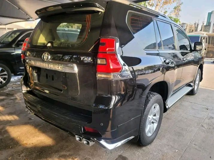 Toyota Land Cruiser • 2017 • 50,000 km 3