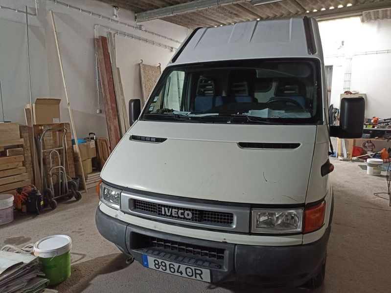 Isuzu Canter • 1999 • 164,000 km 2