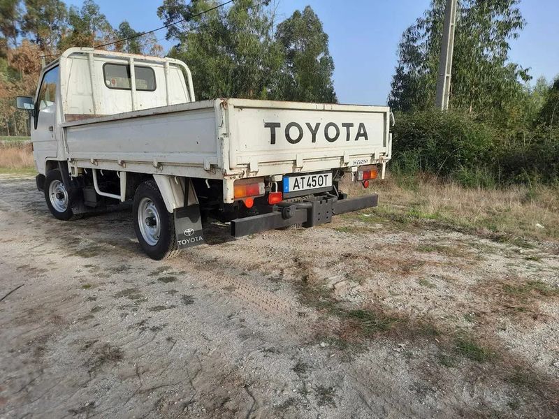 Toyota Dyna • 2000 • 137,200 km 2