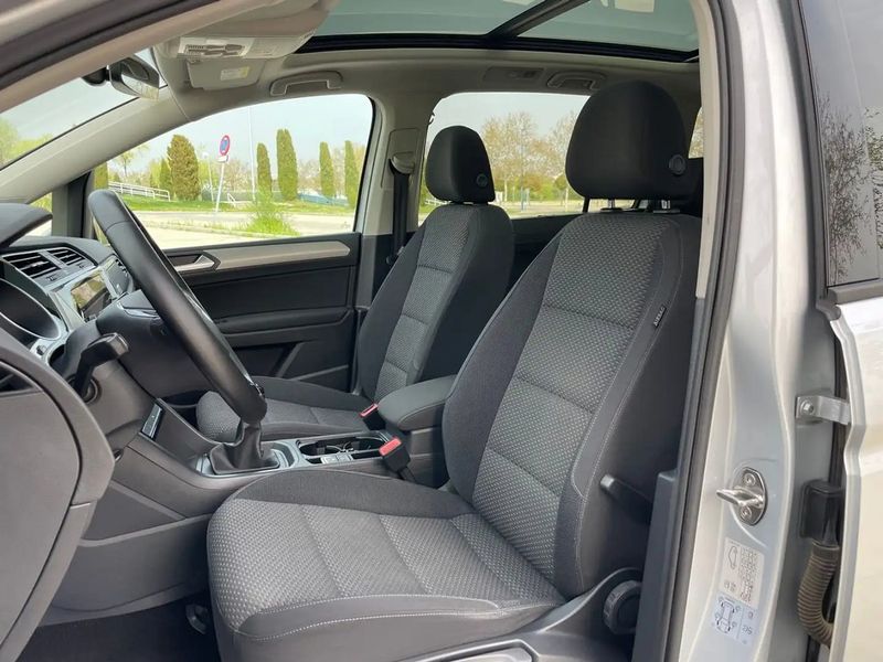 Volkswagen Touran • 2019 • 180,000 km 10
