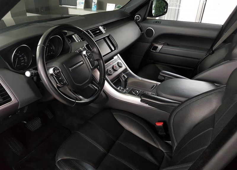 Land Rover Range Rover • 2014 • 90,000 km 5