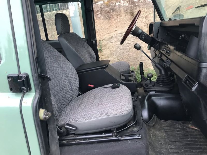 Land Rover Defender • 2001 • 124,000 km 18