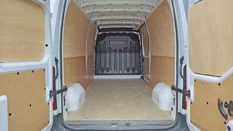 Renault Master • 2024 • 20,858 km 13