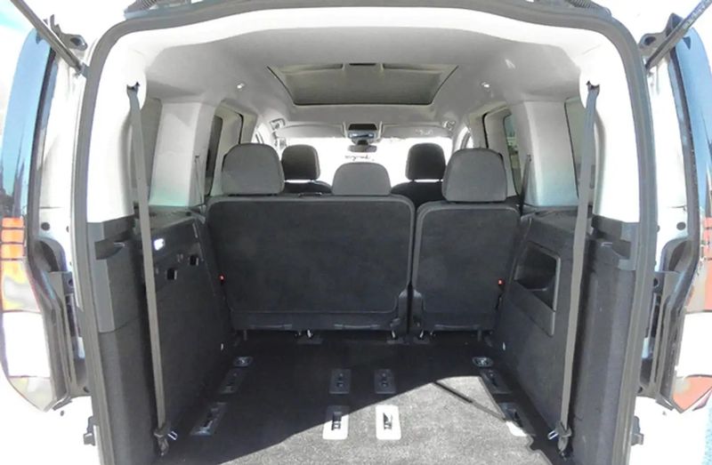 Volkswagen Caddy • 2022 • 22,000 km 10
