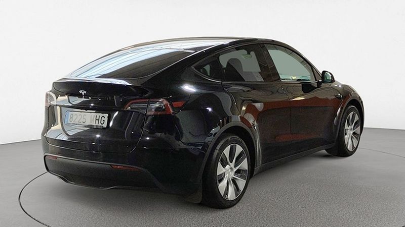 Tesla Model Y • 2023 • 46,686 km 5
