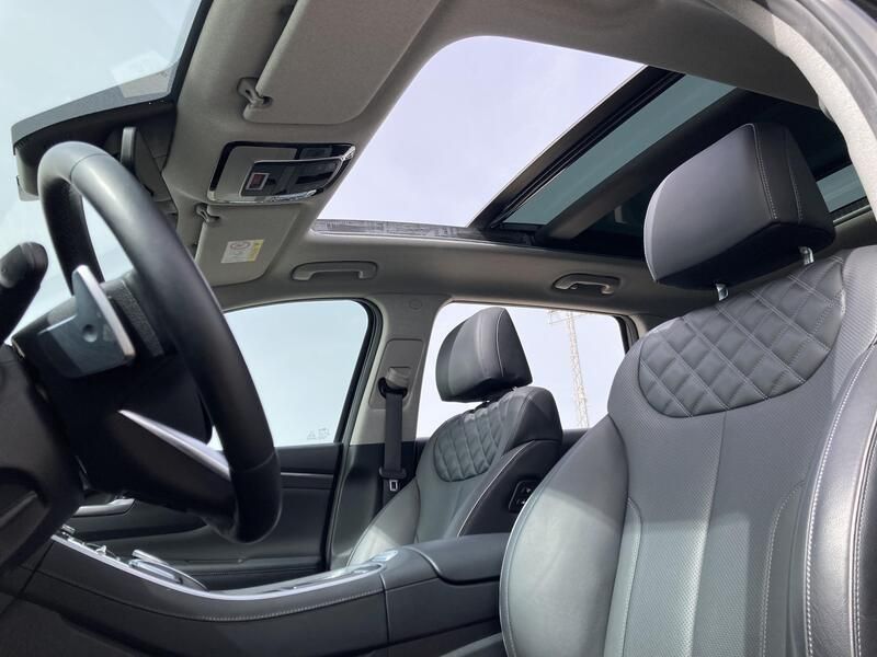 Hyundai Santa Fe • 2021 • 56,158 km 11