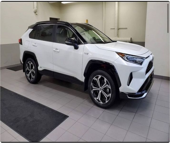 Toyota RAV4 Hybrid • 2021 • 20,451 km 1