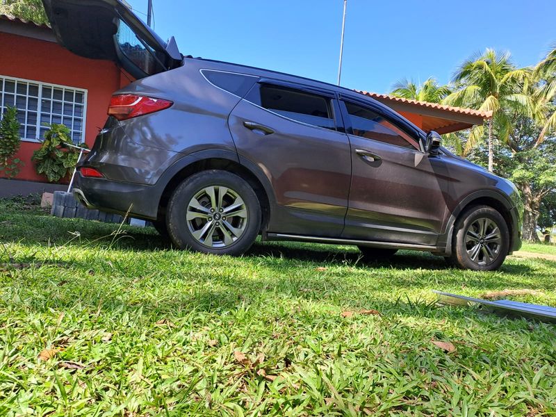Hyundai Santa Fe • 2015 • 206,364 km 2