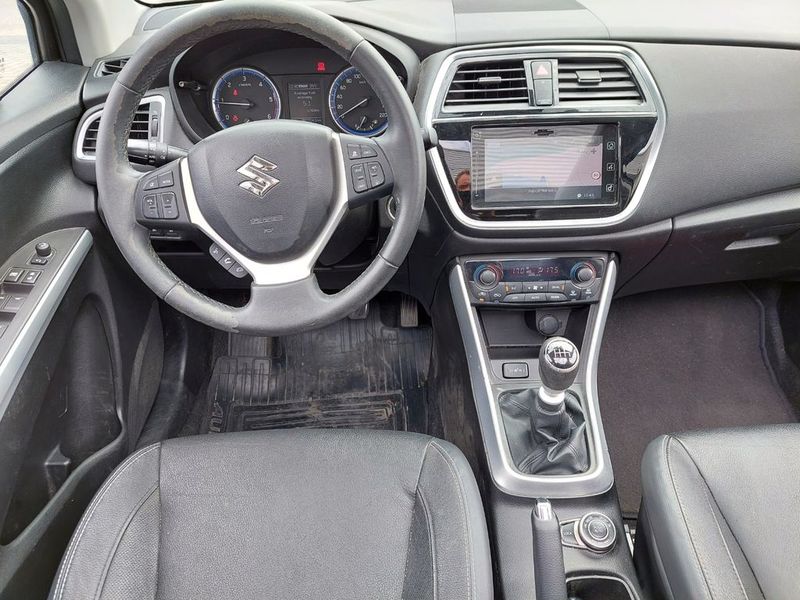 Suzuki SX4 • 2018 • 141,000 km 6