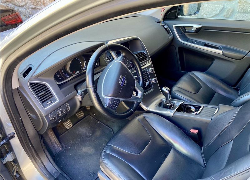Volvo XC60 • 2016 • 14,000 km 3