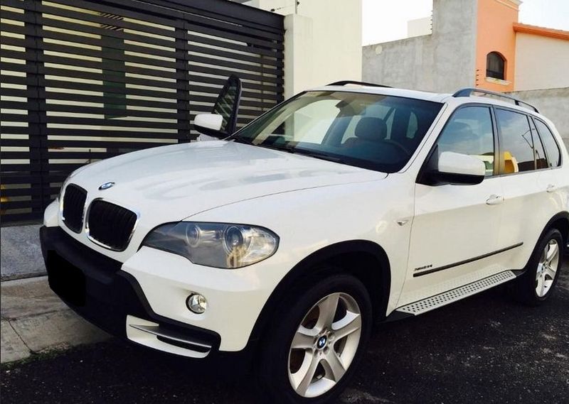 BMW X5 • 2010 • 130,000 km 2
