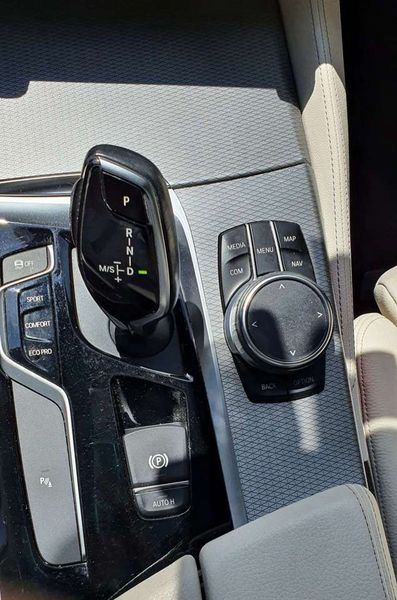 BMW 5 Series • 2018 • 98,900 km 11