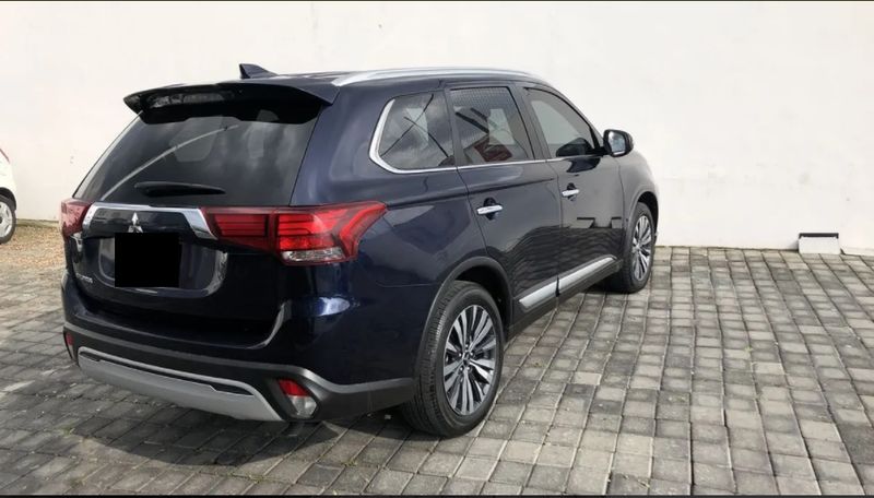 Mitsubishi Outlander • 2020 • 65,000 km 5