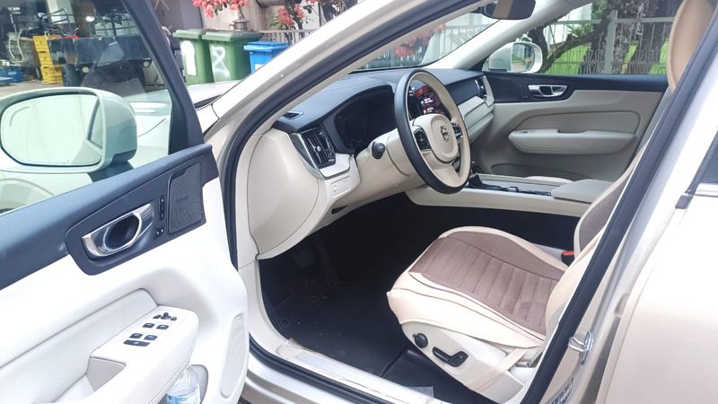 Volvo XC60 • 2021 • 22,000 km 3