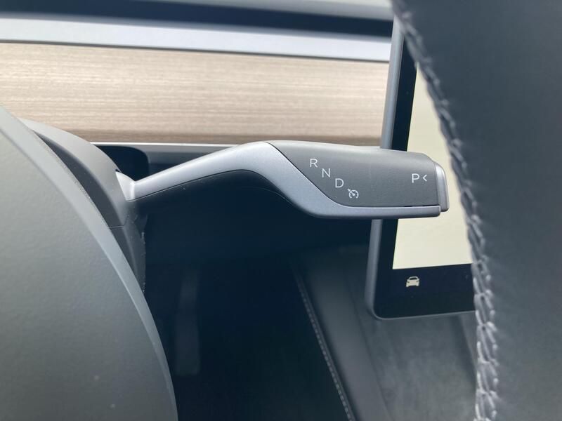 Tesla Model Y • 2024 • 2,458 km 32