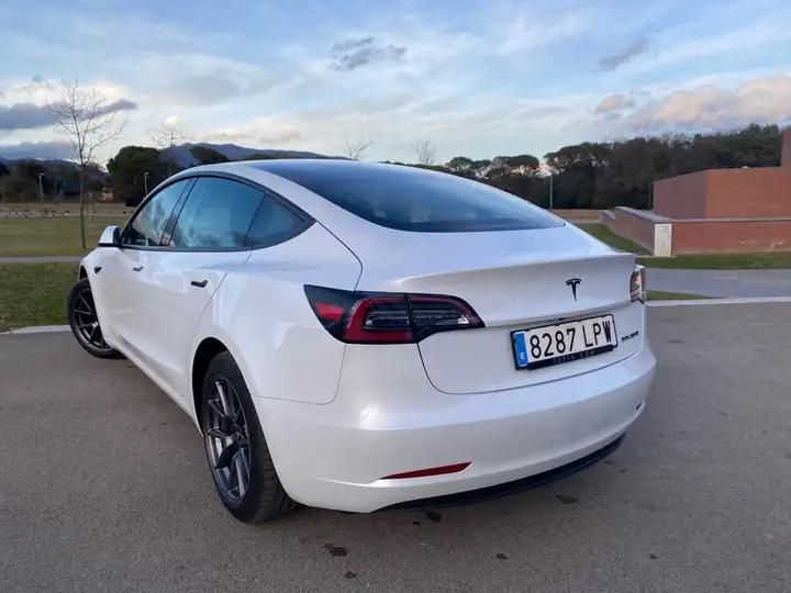 Tesla Model 3 • 2021 • 47,000 km 4