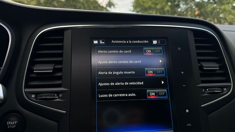 Renault Mégane • 2019 • 14,700 km 9