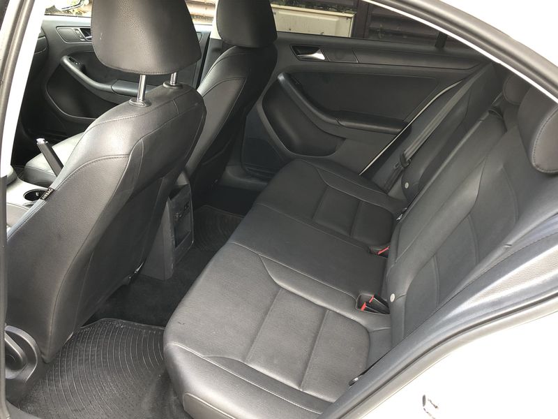 Volkswagen Jetta • 2011 • 215,000 km 6