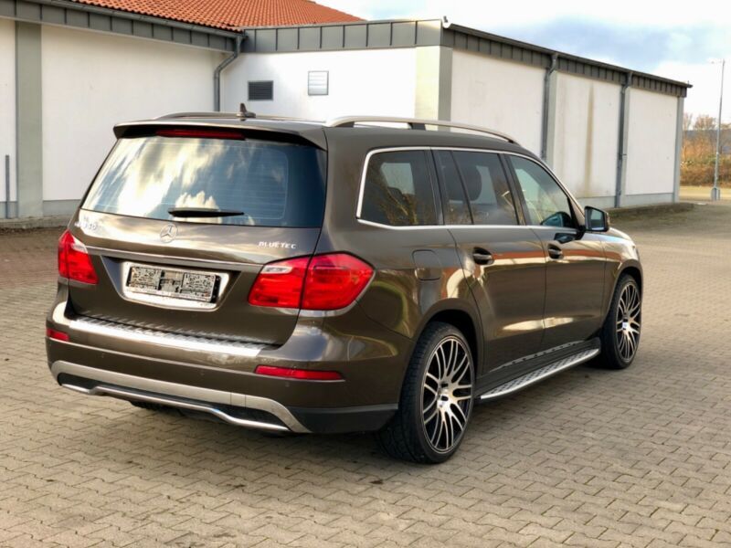Mercedes-Benz GL • 2015 • 208,000 km 2