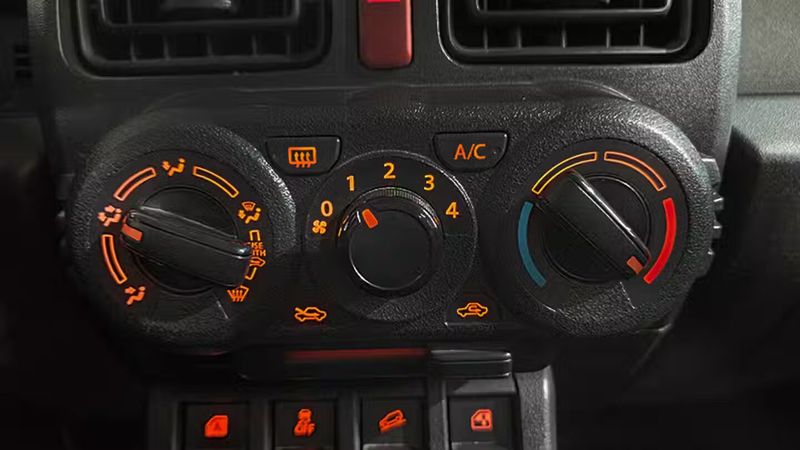 Suzuki Jimny • 2023 • 33,649 km 4