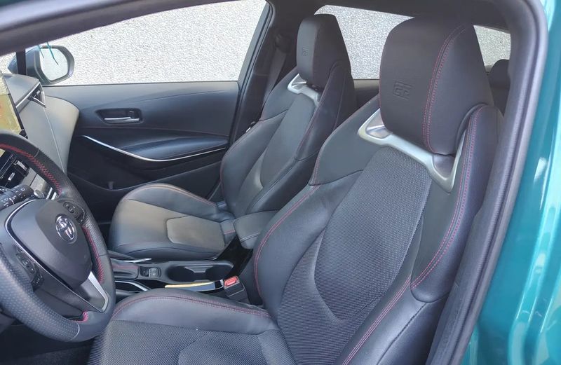 Toyota Corolla • 2024 • 29,800 km 7