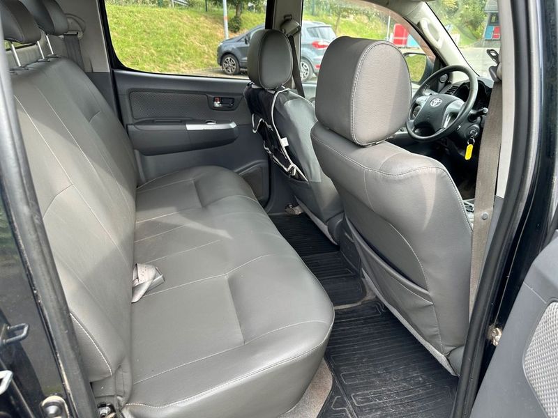 Toyota Hilux • 2012 • 117,471 km 4