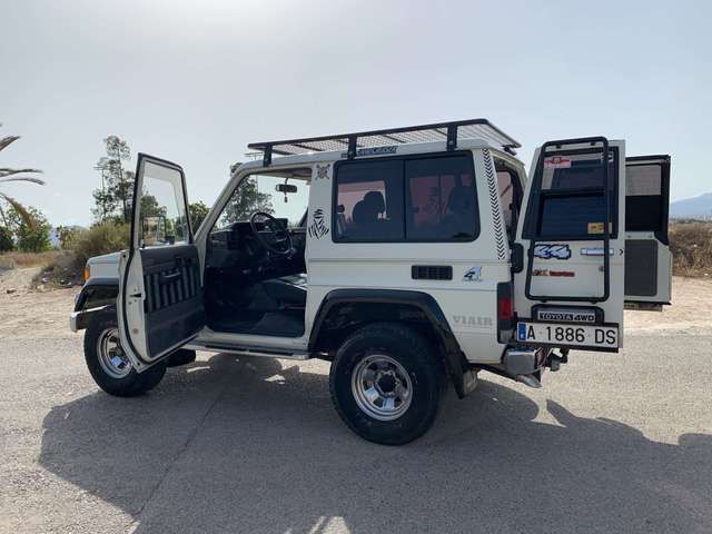 Toyota Land Cruiser • 1989 • 171,000 km 9