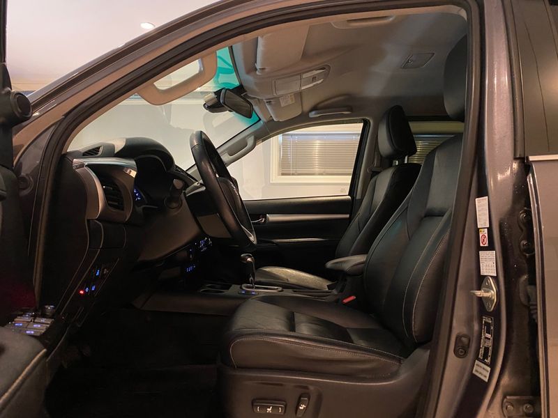 Toyota Hilux • 2016 • 74,000 km 3