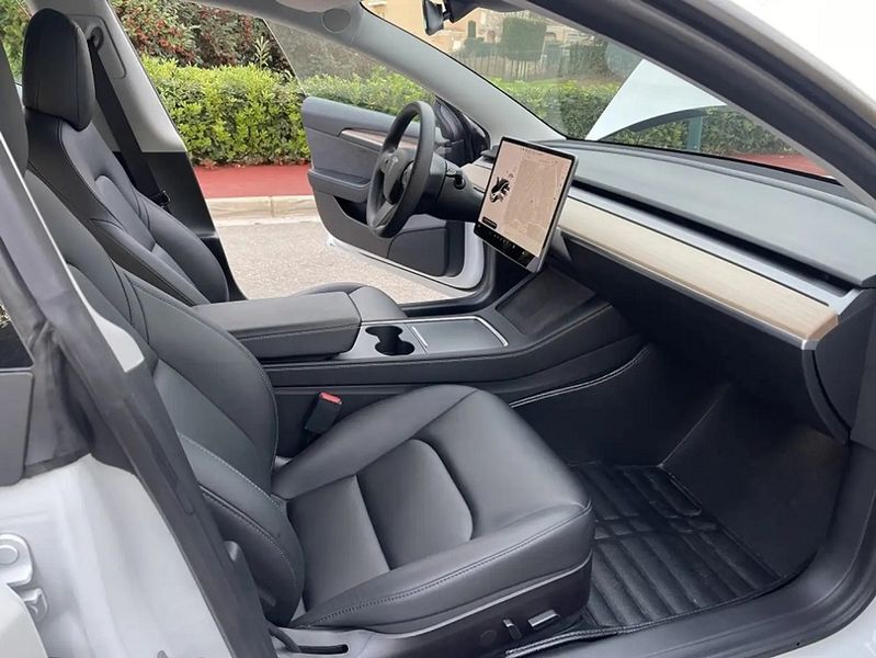 Tesla Model 3 • 2021 • 116,790 km 9